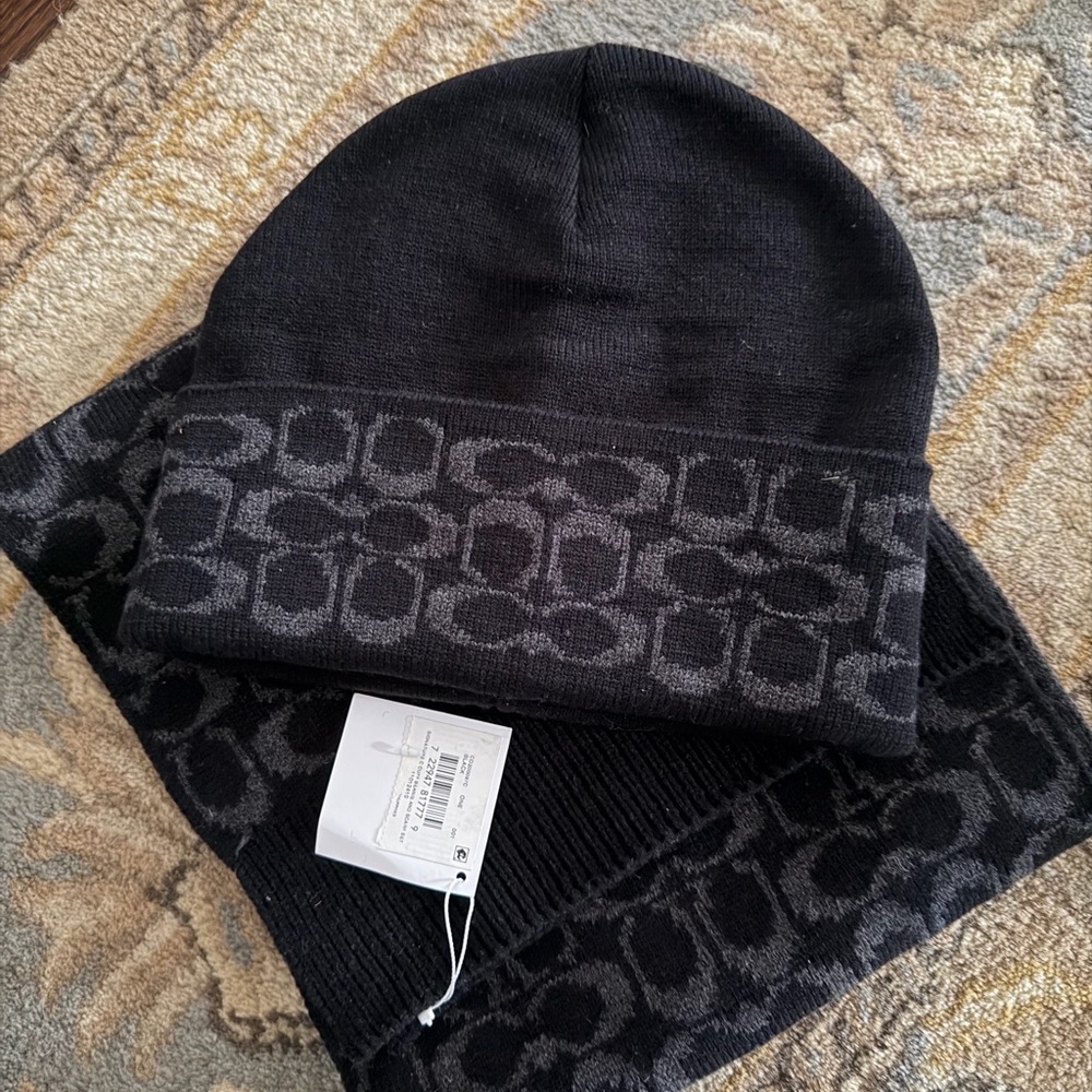 Coach Black and Gray LOGO Patterned knit hat and Scarf Set. Original!New in Box
